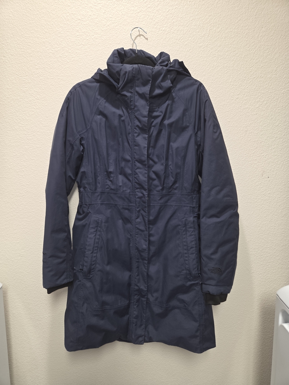 The North Face Women's Navy Hooded Insulated Puffer Coat
